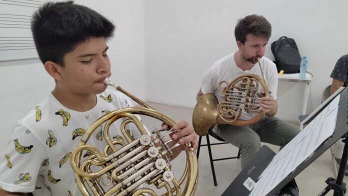 Alondra de la Parra selecciona a jóvenes de la Orquesta Infantil y Juvenil de Playa del Carmen para unirse a su proyecto