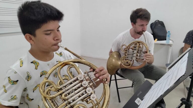 Alondra de la Parra selecciona a jóvenes de la Orquesta Infantil y Juvenil de Playa del Carmen para unirse a su proyecto