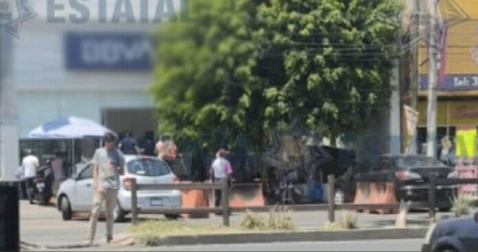 Un adulto mayor fue secuestrado en el Edomex; los sujetos que se lo llevaron lo obligaron a retirar 600 mil pesos; fue salvado. Foto: EFE