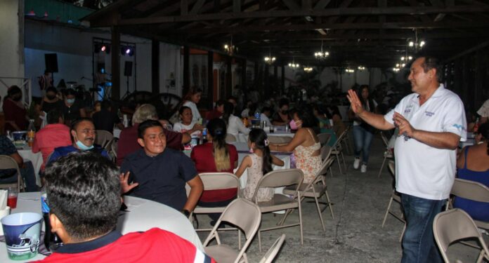 Mi pacto será también con el magisterio: Nivardo Mena 