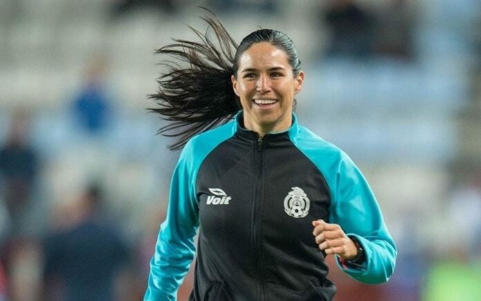 La árbitro asistente Karen Díaz es parte de los cinco mexicanos que estarán presentes en el Mundial. Habrá 6 mujeres en total como réferis. Foto: TNT Sports