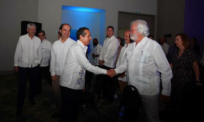 Quintana Roo tiene que seguir siendo uno de los estados con mayor crecimiento económico: Carlos Joaquín 