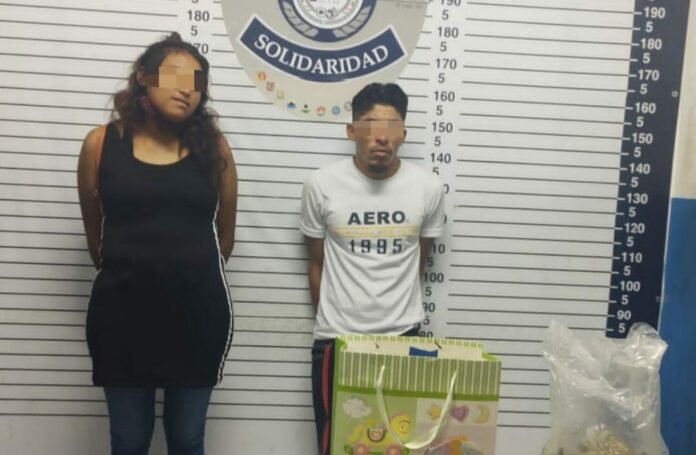 Dos sujetos originarios de Tabasco fueron detenidos por la Policía en Playa del Carmen; les fueron halladas 75 dosis de narcóticos. Foto: SP de Solidaridad