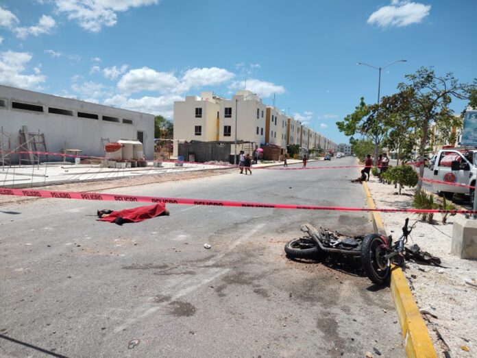 Se ha difundido el video del accidente donde perdiera la vida este sábado un motociclista en Cielo Nuevo de Cancún. Foto: SIM