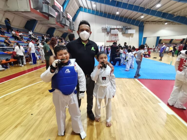 Vencen taekwondoines de Carrillo Puerto a selección cubana tras encuentro amistoso en Cancún