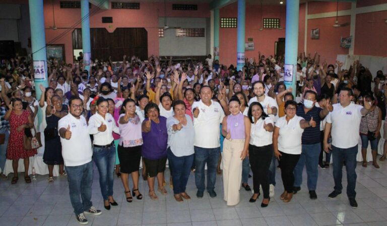 El candidato Nivardo Mena se comprometió a trabajar sin descanso para lograr que la mujeres cuenten con seguridad social.