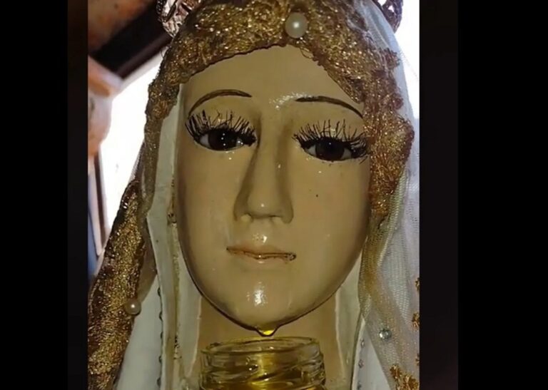 Video: Virgen que “llora” aceite sorprende a feligreses en Jalisco