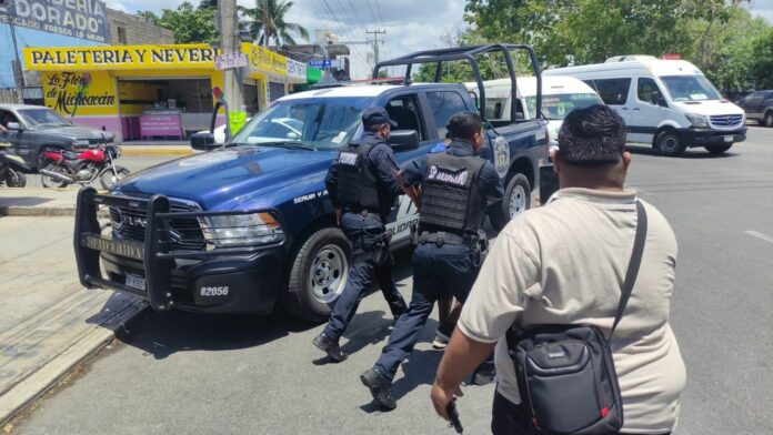 Detienen a dos hombres por intentar apuñalar a un tercero, en Playa del Carmen