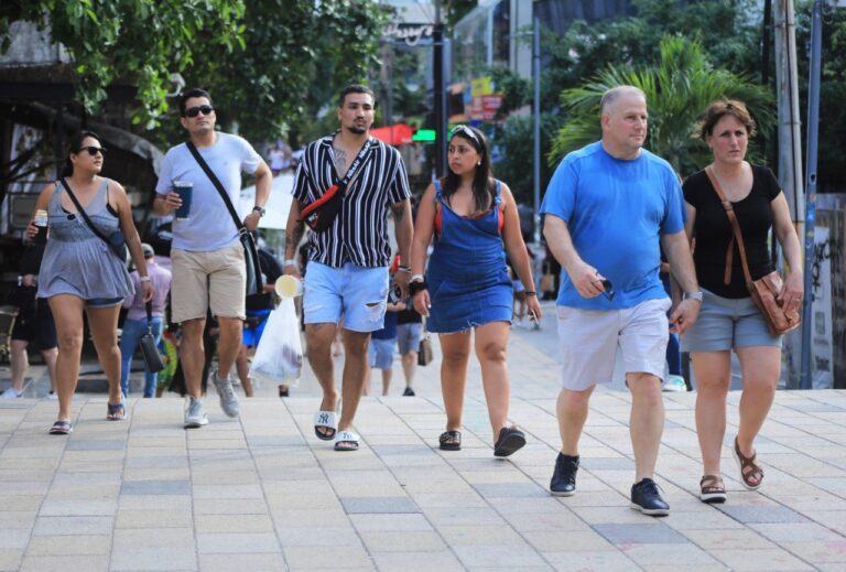 Cubrebocas uso voluntario en espacios abiertos, en transporte público obligatorio