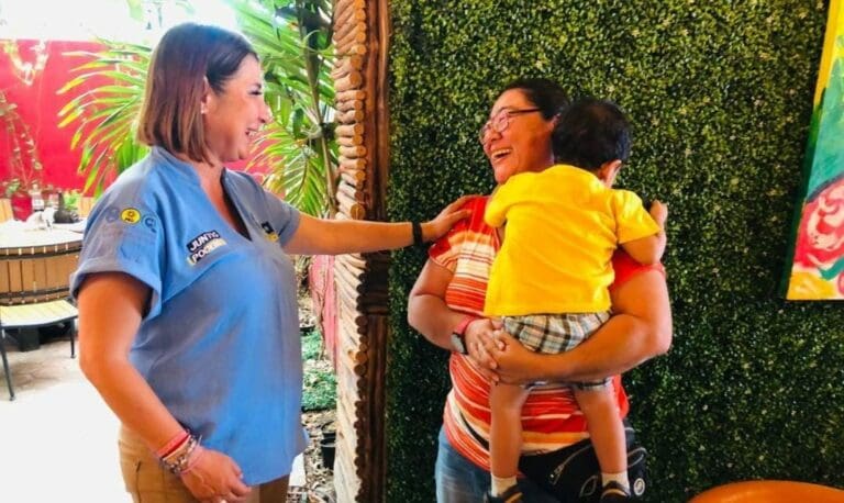 La candidata a diputada Kira Iris prometió trabajar para que se vuelvan a abrir las guarderías de tiempo completo y así apoyar a las madres. Foto: Redes de Kira Iris