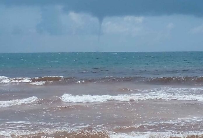 Surgen tres trombas marinas en playas de Tulum; no hay afectaciones 