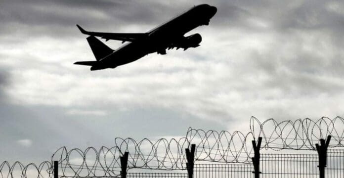 Pese a que casi chocaron dos vuelos el fin de semana, el gobierno asegura que no hay problemas por rediseño de espacio aéreo. Foto: Redes sociales