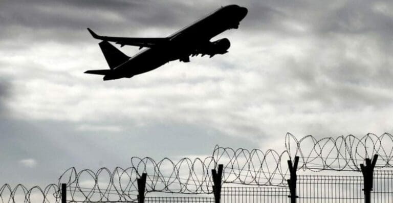 Pese a que casi chocaron dos vuelos el fin de semana, el gobierno asegura que no hay problemas por rediseño de espacio aéreo. Foto: Redes sociales