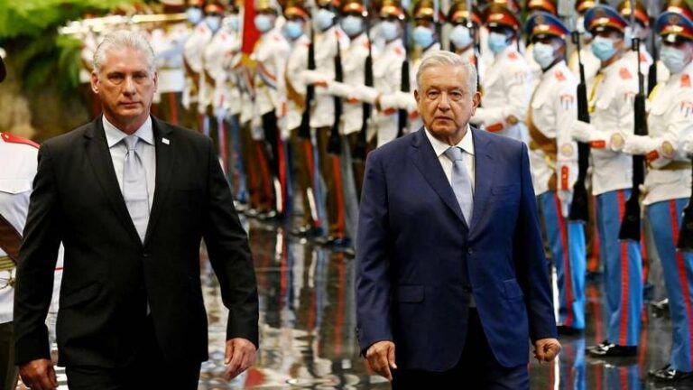 Políticos mexicanos y de EUA critican la visita de AMLO a Cuba
