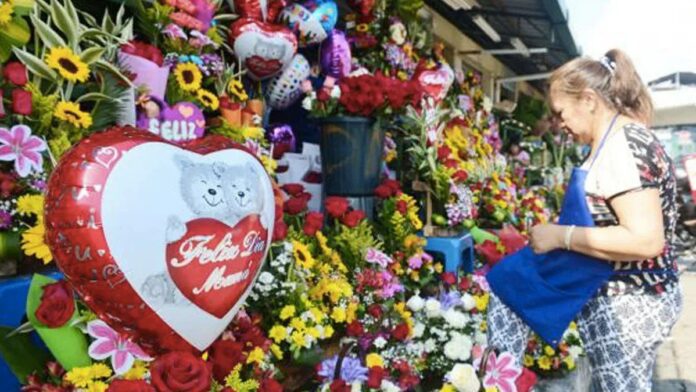 Día de las Madres dejará derrama económica de 2 mil 500 mdp en CDMX, estima Sedeco