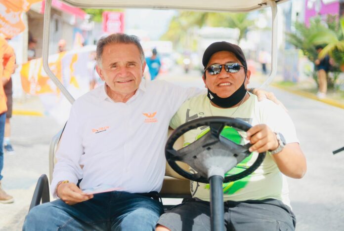 Abrirá Dr. Pech un campus de la UAQROO en Isla Mujeres y creará una naviera pública