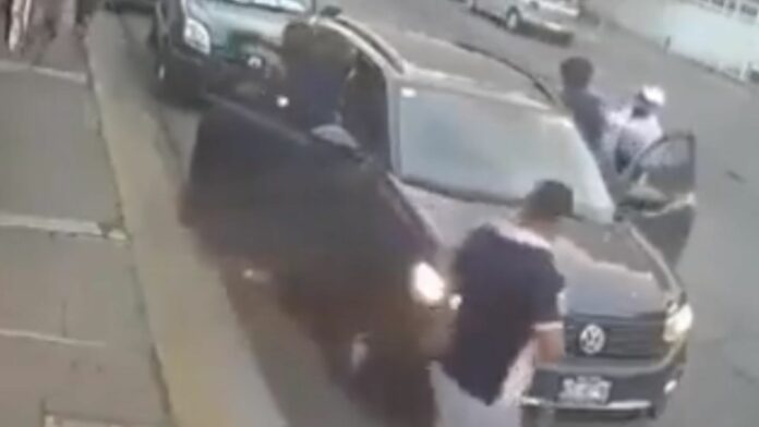 Captan el momento exacto en que roban un auto en Edomex en solo 20 segundos