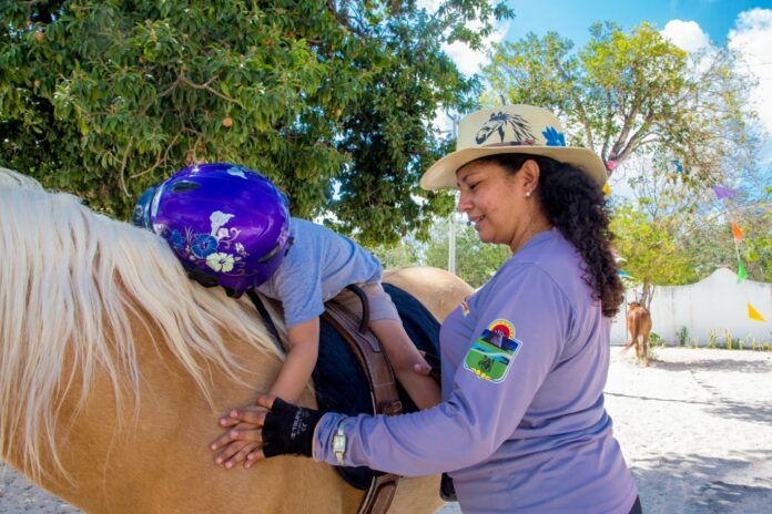 Ofrecen servicio de equinoterapia en DIF Tulum