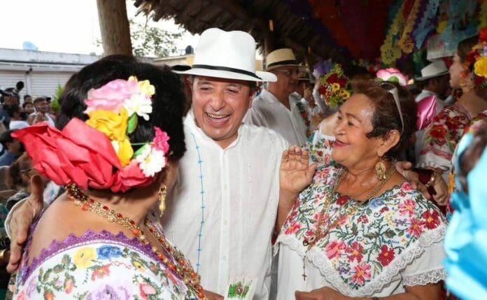 Carlos Joaquín González continúa apareciendo dentro de los primeros lugares del ranking de gobernadores con mayor aprobación. Foto: Redes sociales de Carlos Joaquín