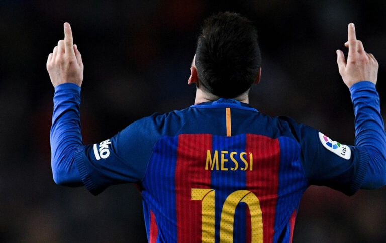 Venden una icónica camiseta de Lionel Messi por un precio récord