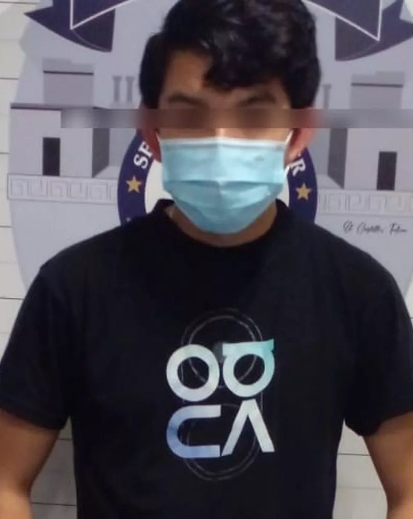 Detienen a empleado de Sears por robar fotos del celular de una cliente