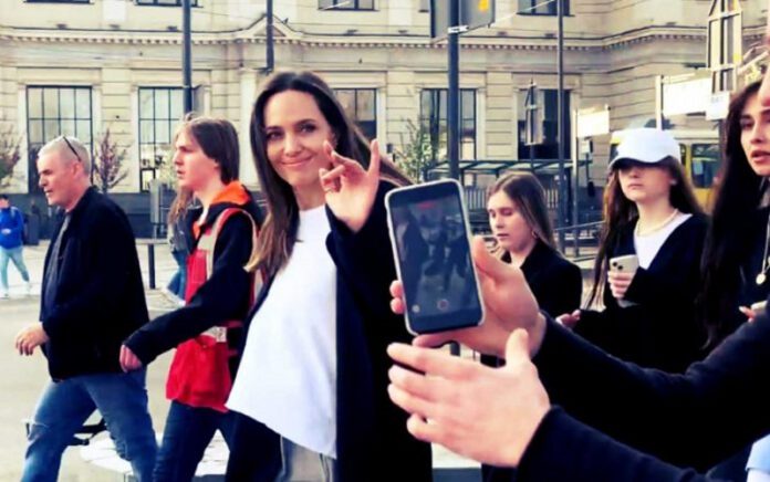 Angelina Jolie busca refugio por alarma de ataque aéreo en Ucrania