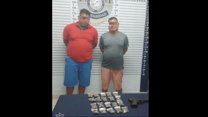 Dos sujetos fueron detenidos por la Policía en Playa del Carmen luego que les fueran descubiertas 20 bolsas con cannabis. Foto: SP de Solidaridad