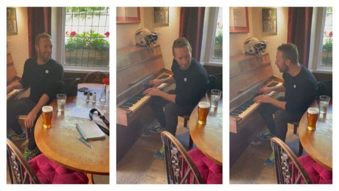 Vocalista de Coldplay sorprende a pareja dedicándoles una canción en un bar