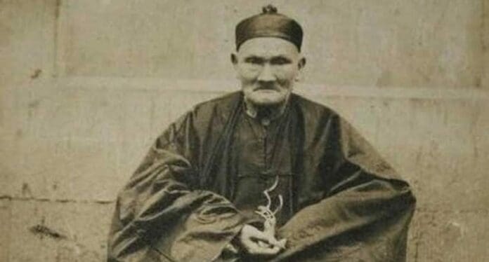 Se llamó Li Ching-Yuen. Y según algunas historias es el hombre que más tiempo habría vivido. Aunque hay quienes aseguran que no hay pruebas.