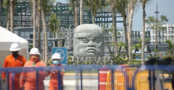 AMLO inaugura Dos Bocas pero... sólo las oficinas