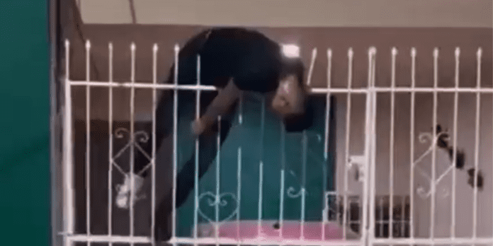 Ladrón se ensarta en reja de casa