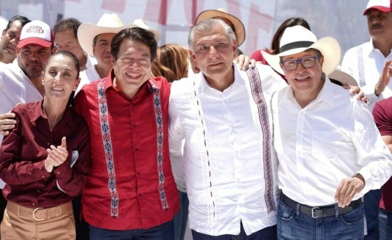 Morena va al frente rumbo a las elecciones presidenciales del 2024, reveló una encuesta publicada este día. Faltan dos años para los comicios.