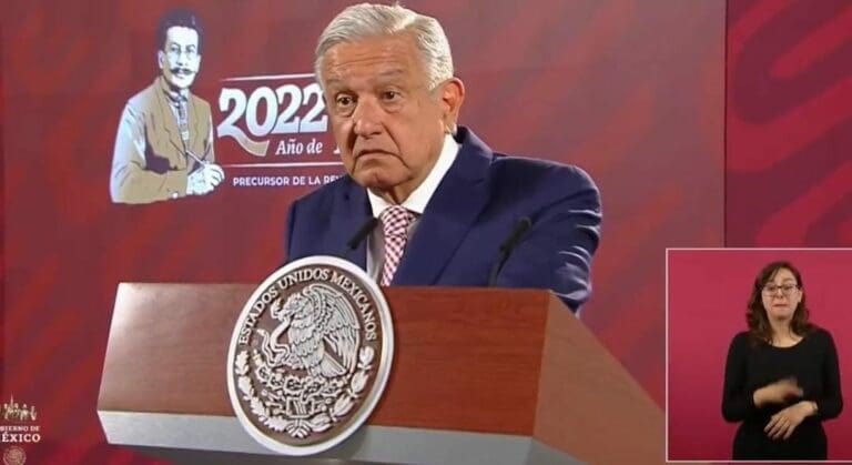AMLO se puso a criticar a todo el mundo este día. Arremetió contra Twitter, contra sus opositores y hasta con los religiosos. ¿Qué tal?