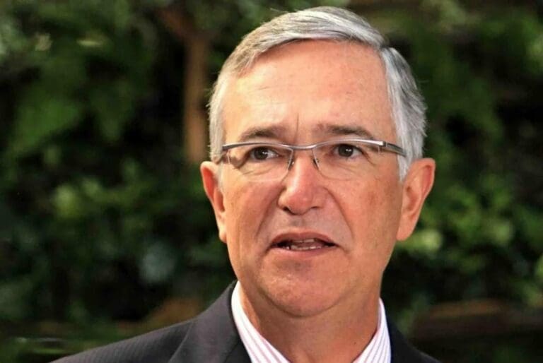 Ricardo Salinas Pliego anunció que incursionará en el servicio de entrega a domicilio. El tema dividió opiniones. ¿Qué tal?