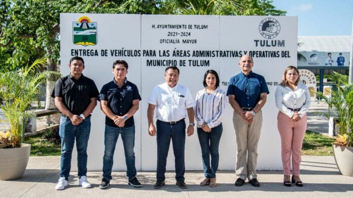 Refuerzan parque vehicular: Entrega gobierno de Marciano Dzul 13 nuevos vehículos a las direcciones municipales