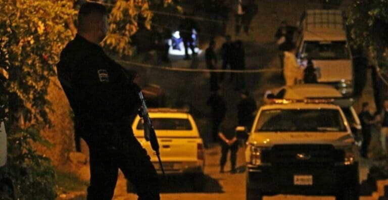 Enfrentamiento entre policías y civiles armados deja 12 muertos en Jalisco