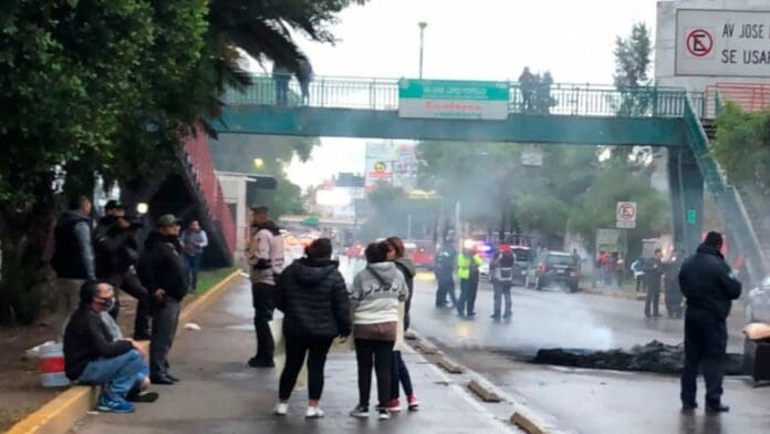 Exigen la detención de un profesor por abuso a 2 menores de un kinder en Edomex
