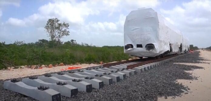 Ha arribado al estado de Campeche una locomotora que será usada para construir las vías del Tren Maya. Siguen los avances