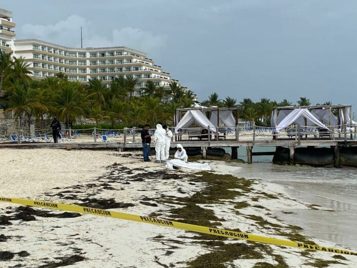 Rescatan cuerpos ahogados de presuntos turistas en la Zona Hotelera de Cancún
