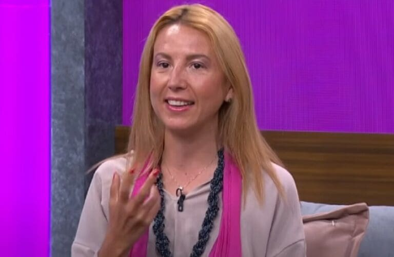 Mafe Walker, la psíquica que habla con los aliens ya tiene su propia cumbia