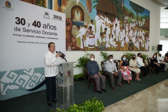En Quintana Roo nunca será un gasto lo que se haga en educación: Carlos Joaquín