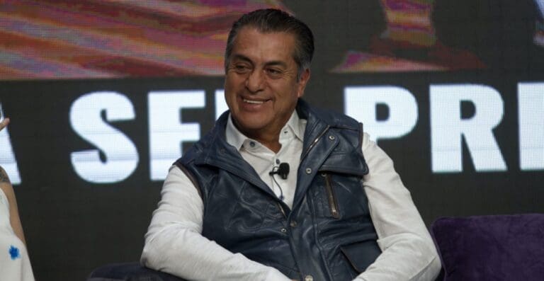 “Filtran” foto de ‘El Bronco’ festejando el Día del Padre