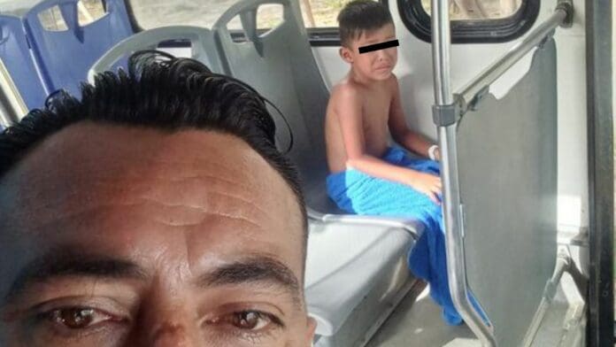 Familia de vacaciones olvidan a su hijo en transporte de Cancún
