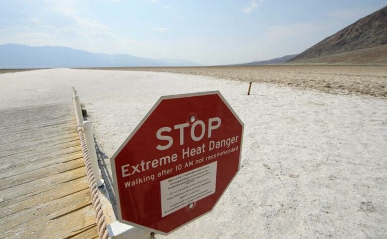 Muere hombre en el Valle de la Muerte al quedarse sin gasolina a una temperatura de 50°C