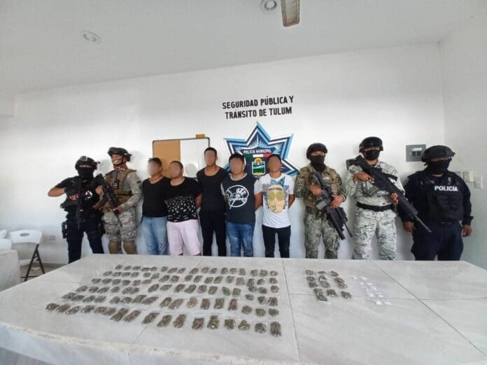 Detienen a cinco sujetos en posesión de droga en Tulum