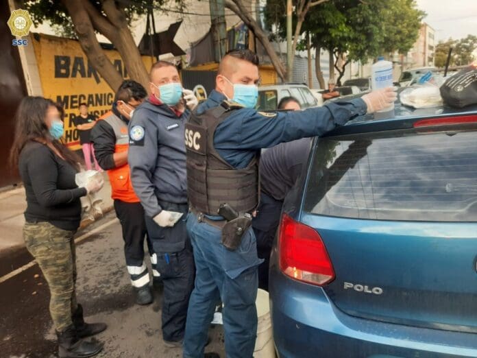 Joven de 14 años da a luz en un Uber camino al hospital