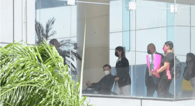 Jaime Rodríguez Calderón, “el Bronco”, sale del hospital privado Doctors Hospital