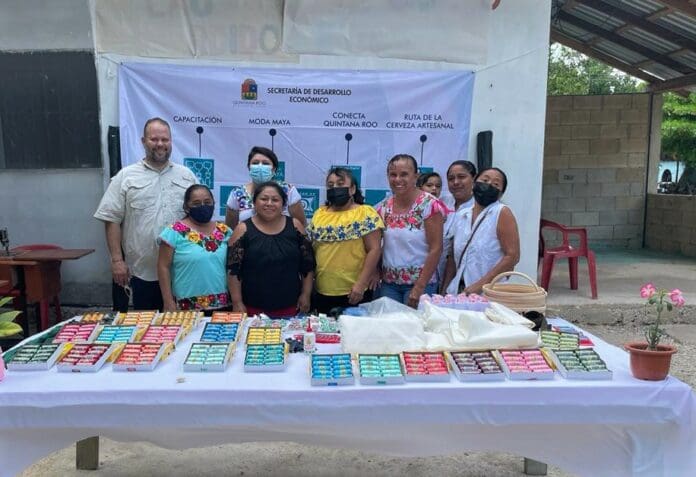 Impulsa gobierno de Puerto Morelos capacitación de artesanas de Leona Vicario