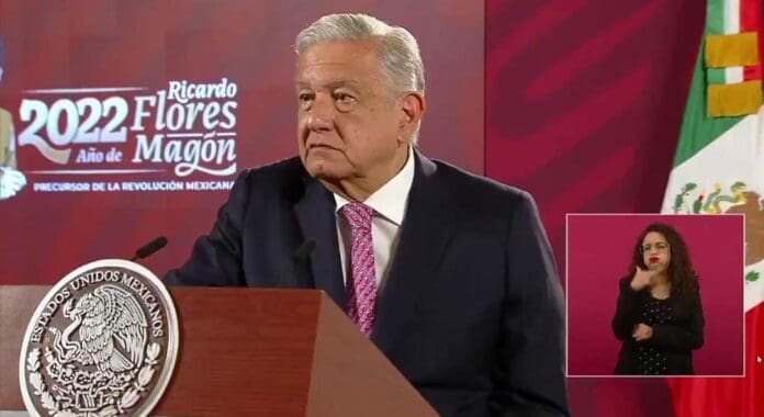 AMLO cometió una tremenda pifia durante su mañanera al querer hablar de corrupción. Por supuesto que las redes no lo perdonaron. Foto: Captura de video