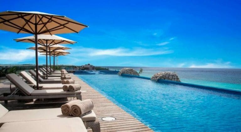 Una persona fue estafada, reservó en las webs que se hacen pasar por Xcaret. Pregunta por qué la empresa no alerta a los clientes.